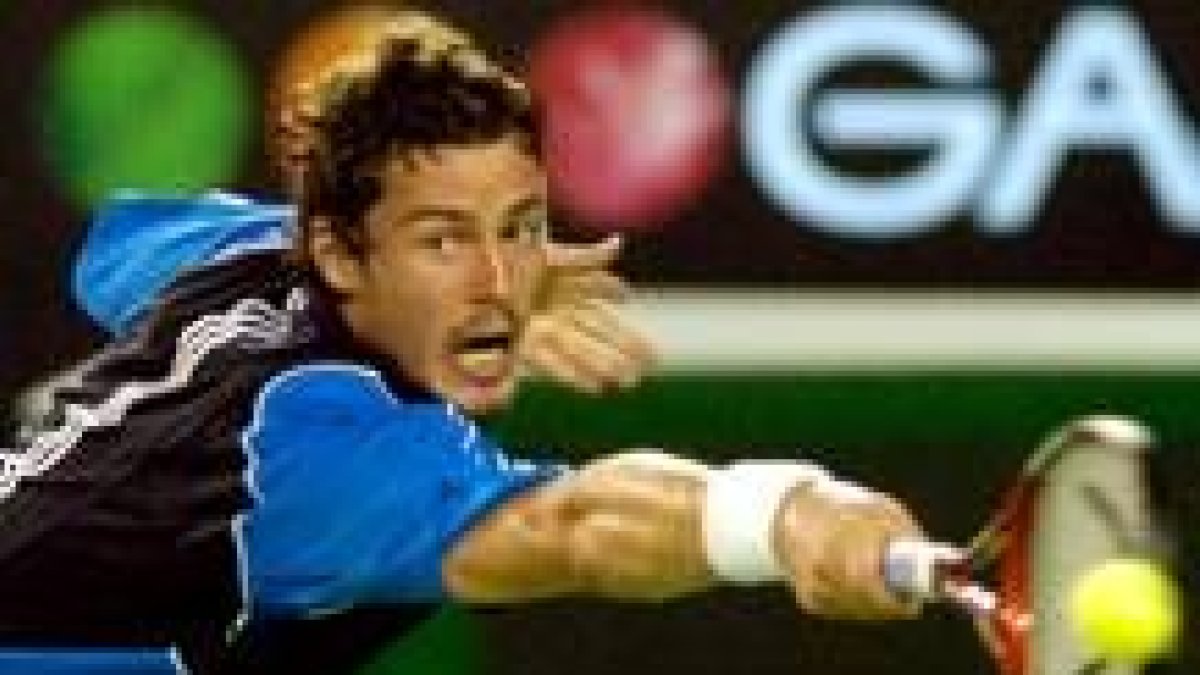 Un sorprendente Marat Safin logró alejar a Federer del Open de Australia que ganó el año pasado