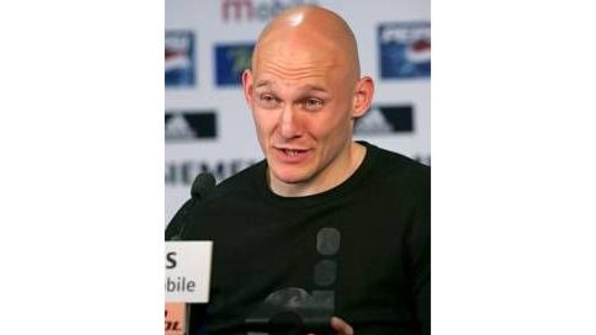 Gravesen en la rueda de prensa posterior al entrenamiento de ayer
