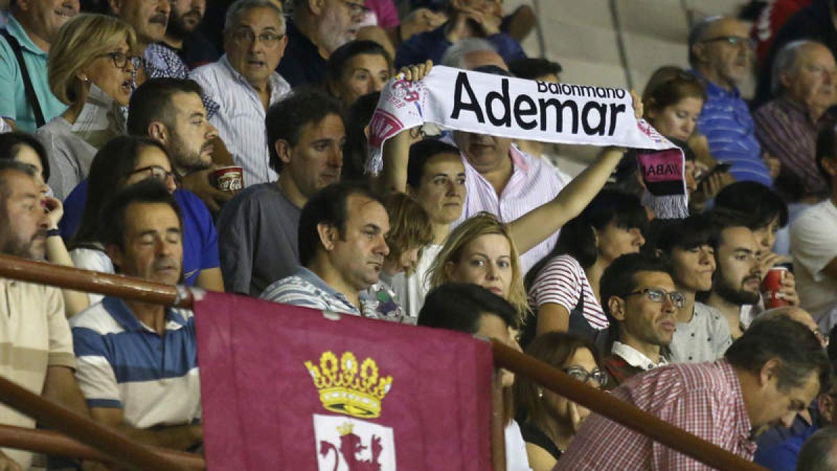 El club espera una magnífica entrada para el partido del sábado ante el Skjern danés. FERNANDO OTERO