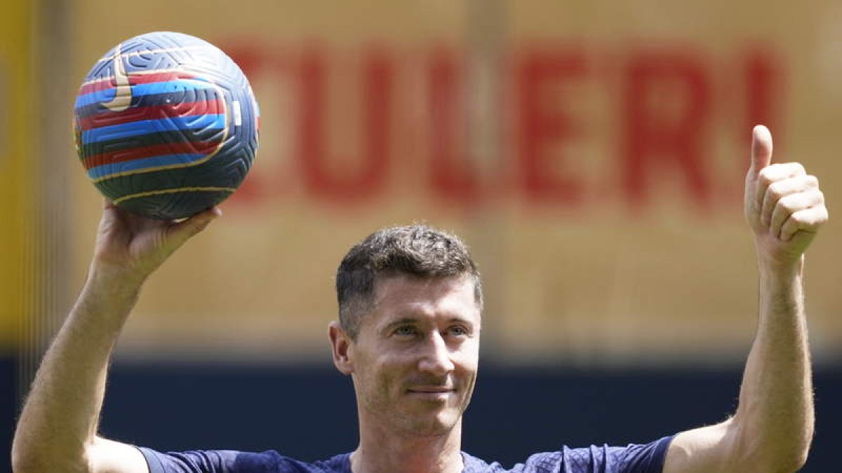 Lewandowski en su presentación oficial. ALEJANDRO GARCÍA