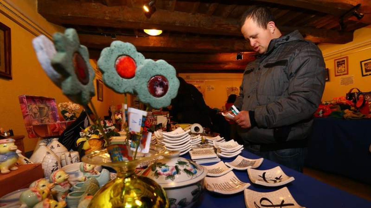 Amidown espera sumar al menos 6.000 euros con la venta de productos del mercadillo.