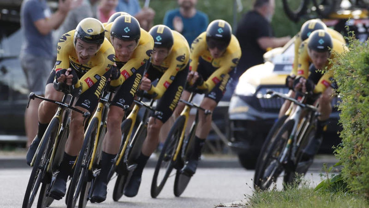 El Jumbo Visma de Roglic se apuntó la contrarreloj por equipos de Utrecht. LIZÓN