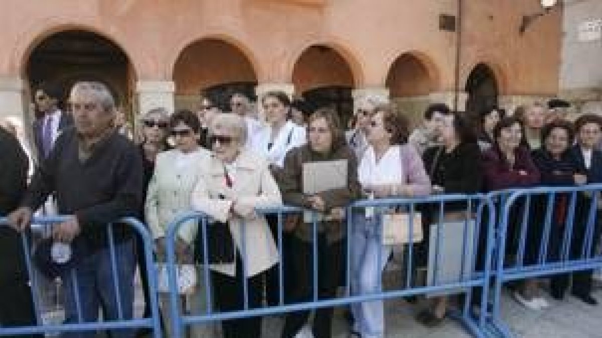 Concejales socialistas, en una sala restaurada de la fortaleza
