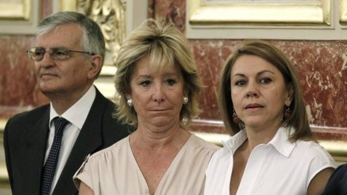 Esperanza Aguirre (izquierda) y María Dolores de Cospedal, el pasado julio en Madrid.