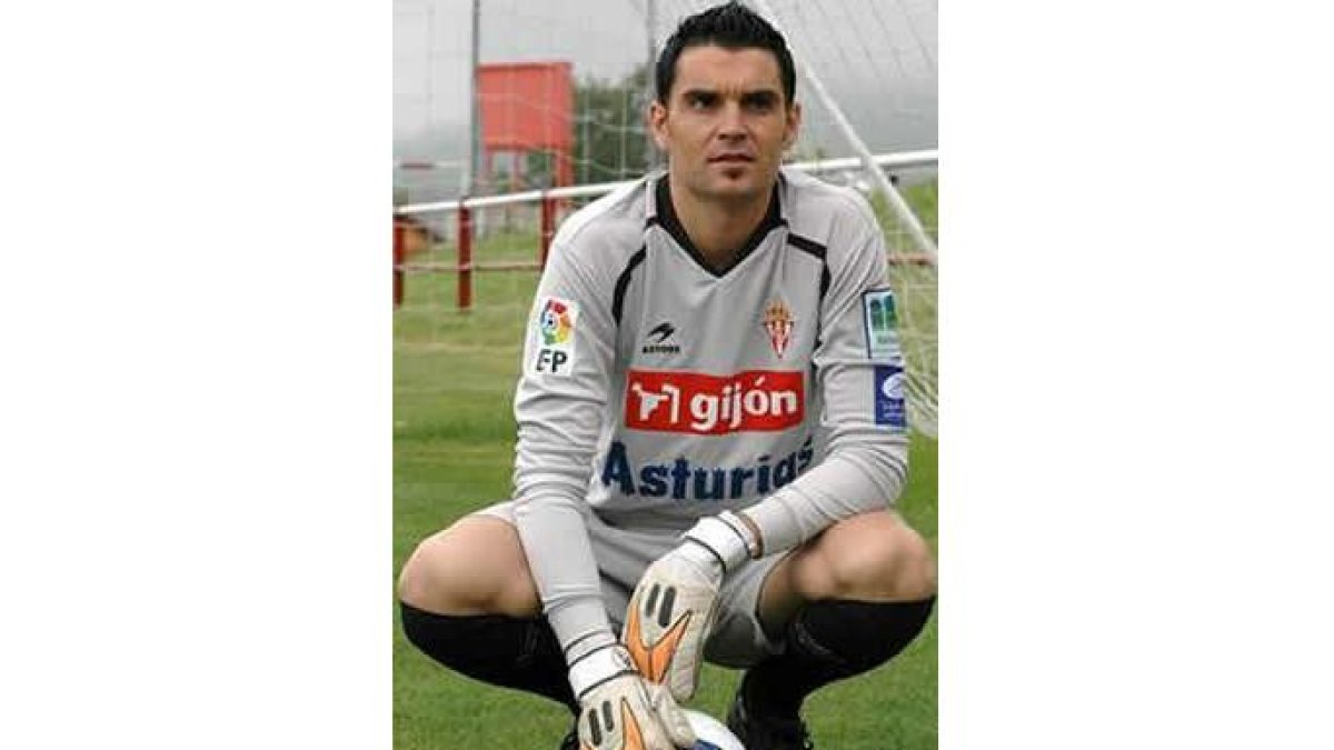 El leonés Juan Pablo, con la camiseta del Sporting, con la que contabiliza su segunda temporada.