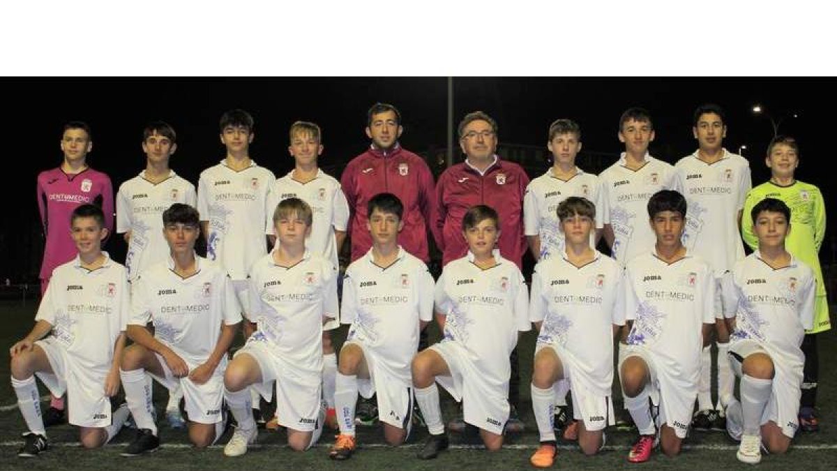 Formación del equipo del CDF Peña A Infantil que logró un meritorio empate ante el líder Valladolid en la 1.ª División Regional Infantil. DL.