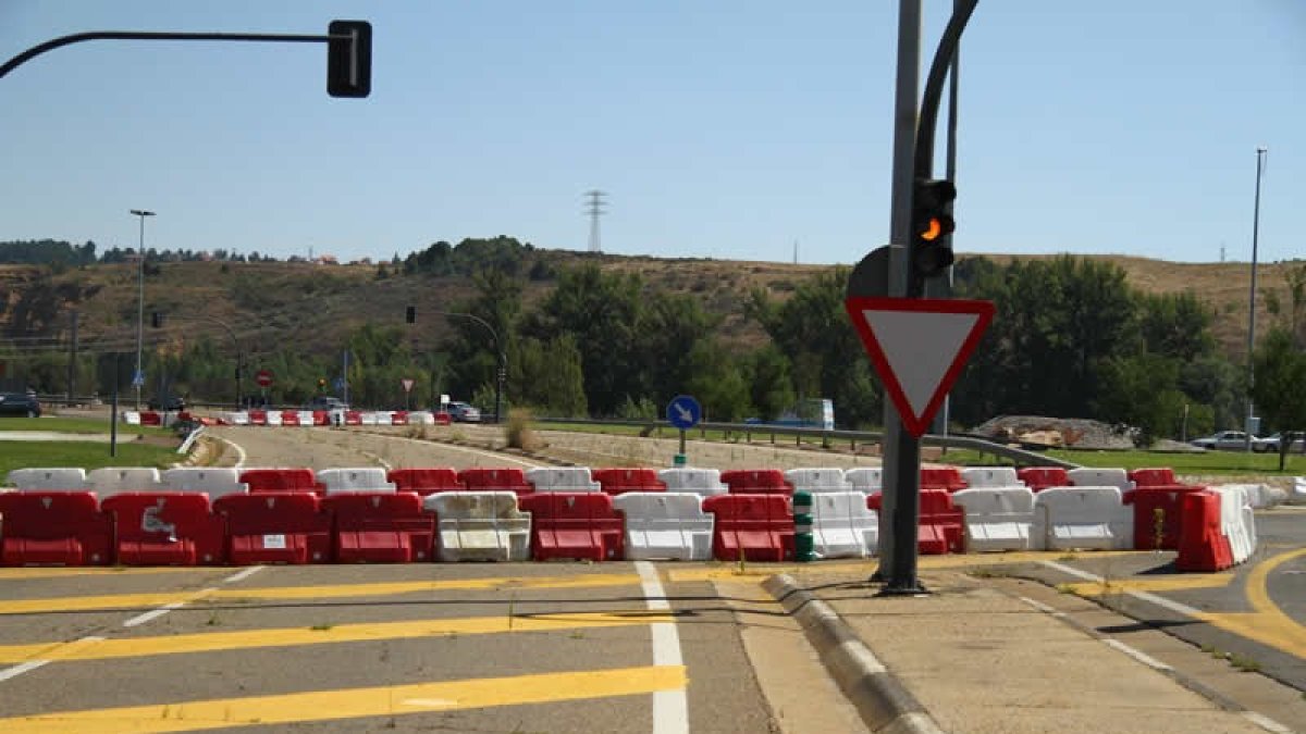 Las obras de la rotonda de Carrefour, paralizadas desde su comienzo, el día 4 de febrero.