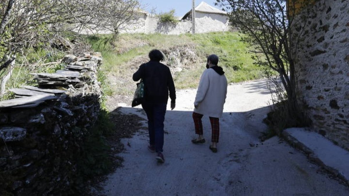 En esta primera jornada también se abordó el papel de las organizaciones locales, con mucha incidencia en la importancia de la agricultura como uno de los emblemas de la supervivencia. MARCIANO PÉREZ