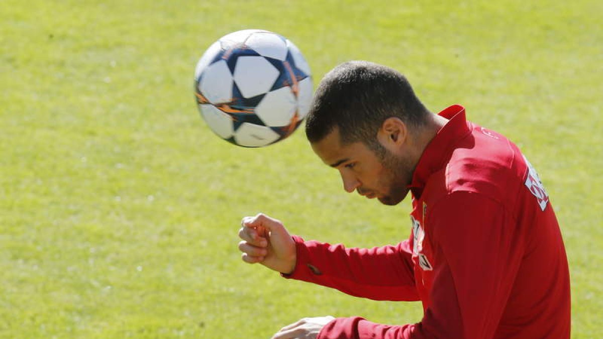 Simeone ensayó con Tiago, Gabi y Mario (en la imagen) en el entrenamiento de ayer.