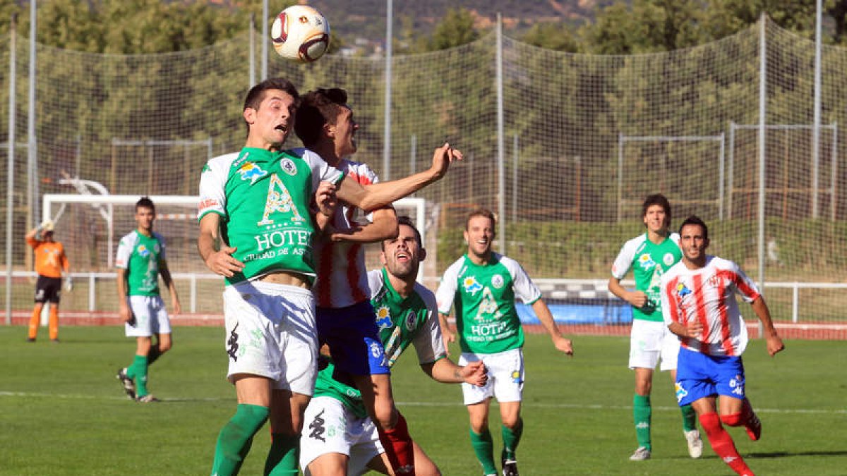 El derbi entre bercianos y maragatos finalizó sin que se moviera el marcador.