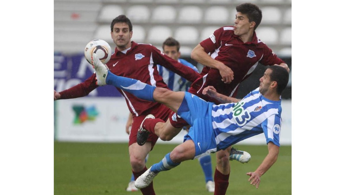 El último duelo entre ambos equipos se produjo en Ponferrada en abril del 2012.