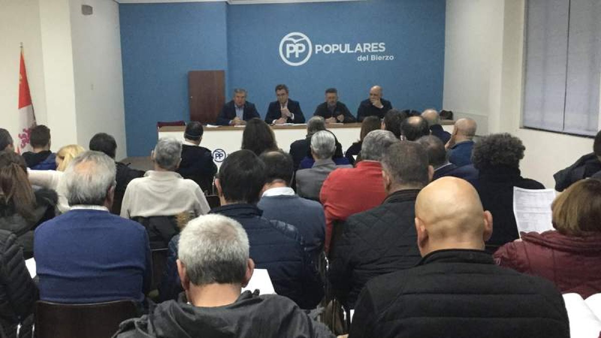 Un momento de la Junta Comarcal del PP en Ponferrada. DL