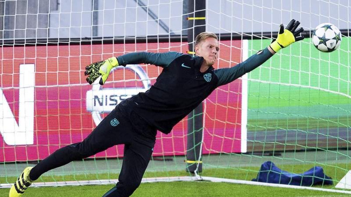 El guardameta alemán Ter Stegen se enfrentará hoy por primera vez a su ex equipo. MARIUS BECKER