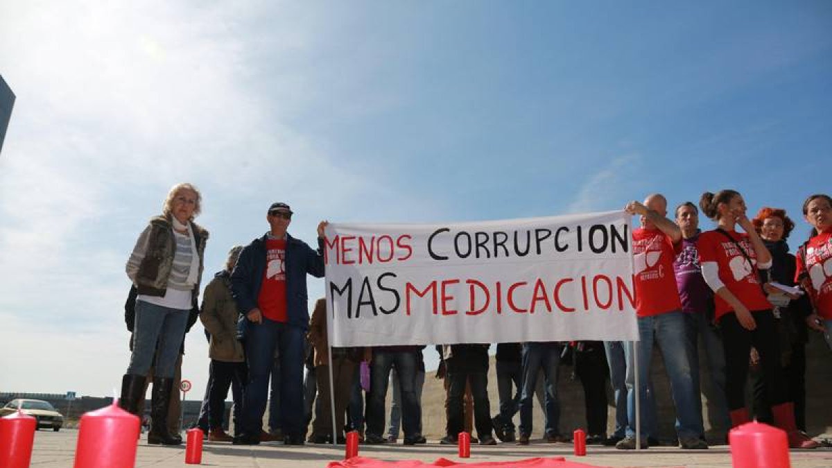 Protesta de los pacientes infectados con el virus de la hepatitis C
