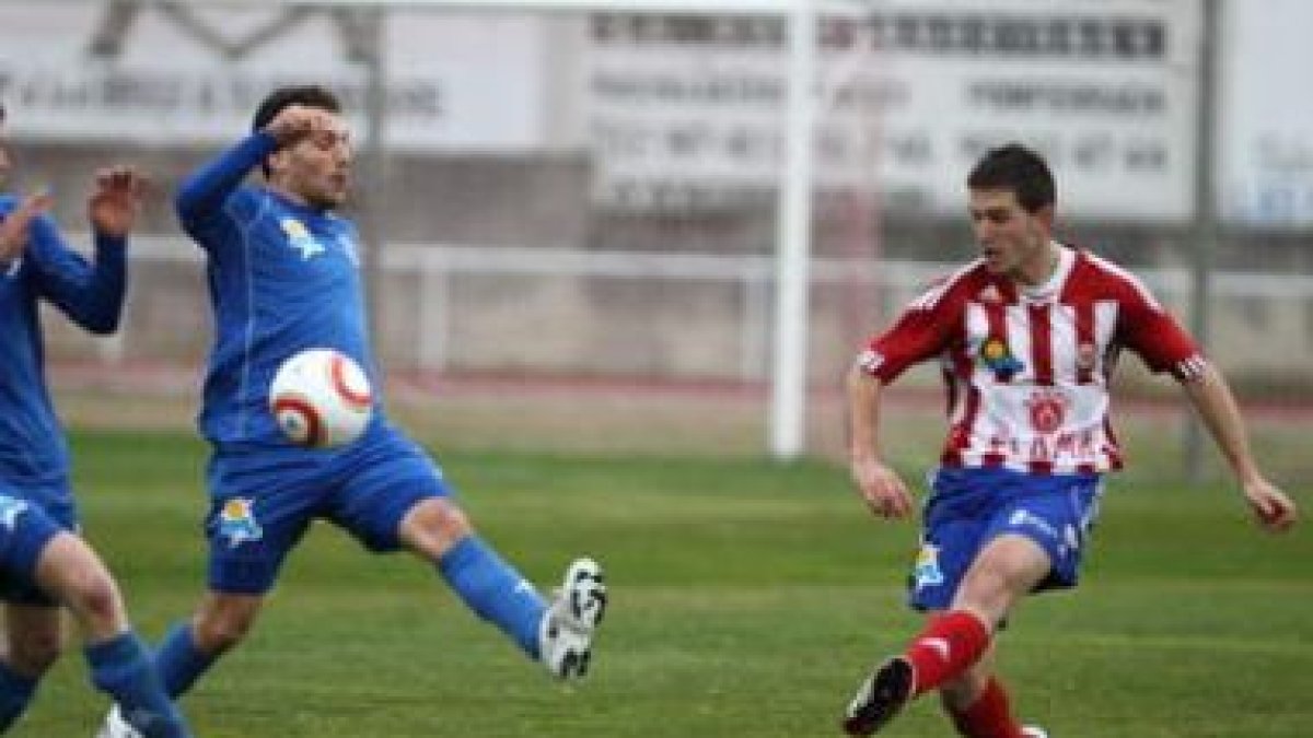 El derbi provincial de la jornada finalizó con un empate sin goles.