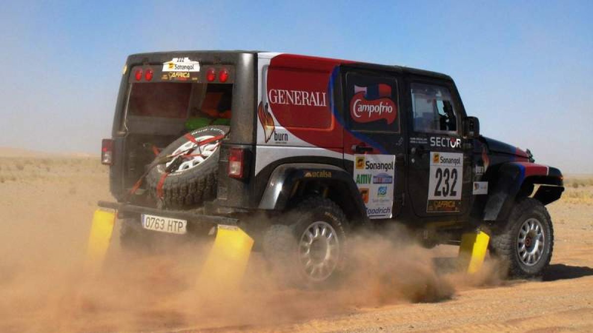 Jesús Calleja, con el Jeep 232, en un momento de una jornada muy exigente para los pilotos.