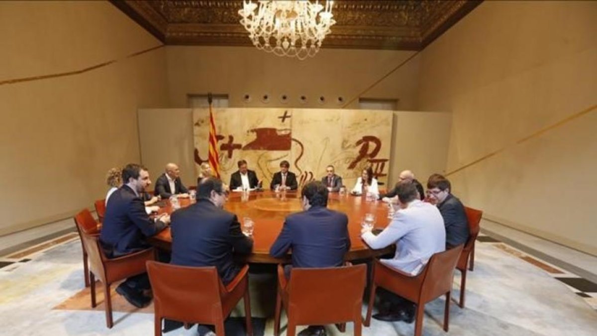 Reunión extraordinaria del Consell Executiu, este viernes, antes del anuncio de la fecha y pregunta del referéndum.