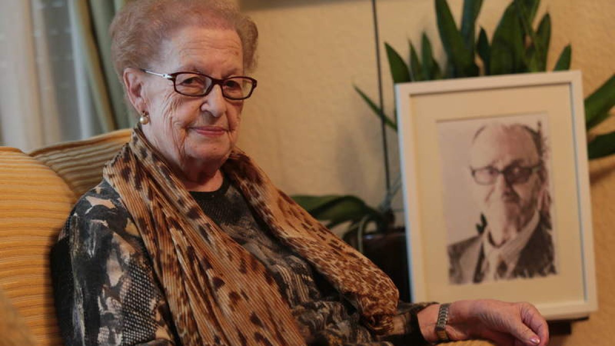 Rosa es una de las militantes leonesas más longevas.