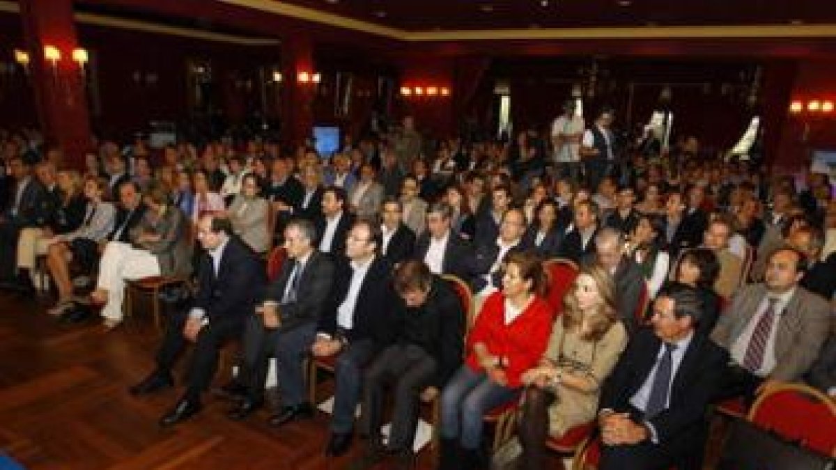 Silvia Garrote, Felipe Ramos y Juan Iranzo, en la mesa de debate.