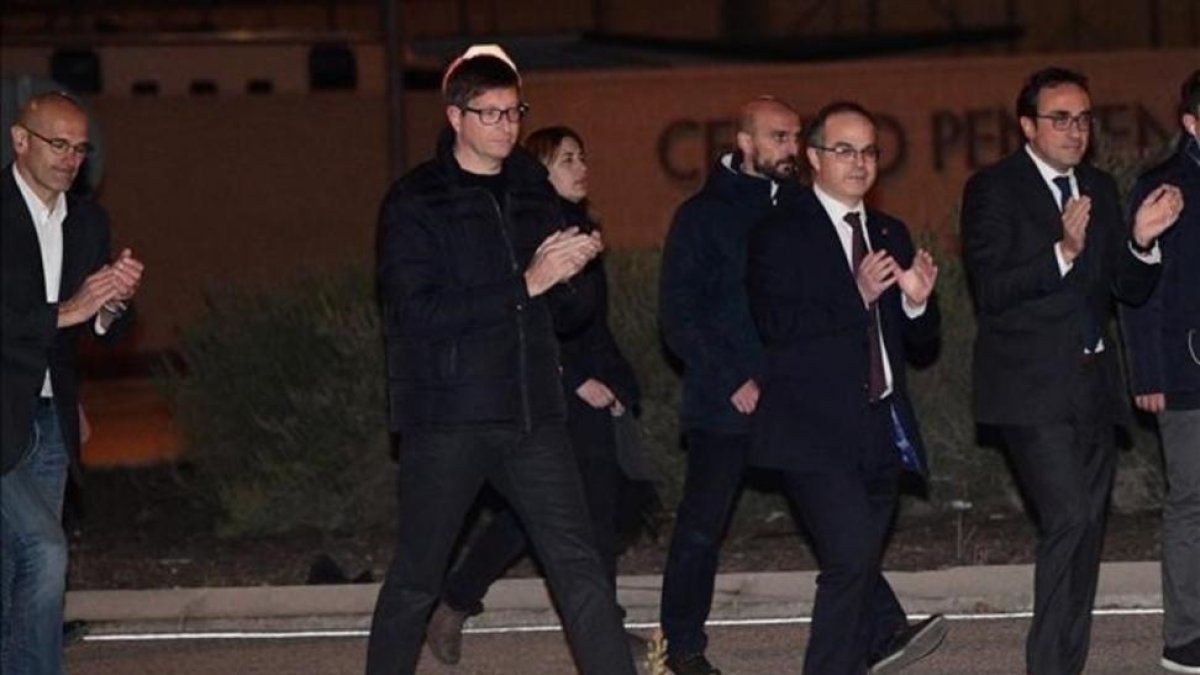 Los exconsellers Raül Romeva, Carles Mundó, Jordi Turull y Josep Rull salen de la prisión de Estremera
