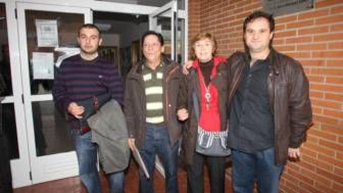 Dependiendo de la afinidad, el público aplaudió a unos o a otros