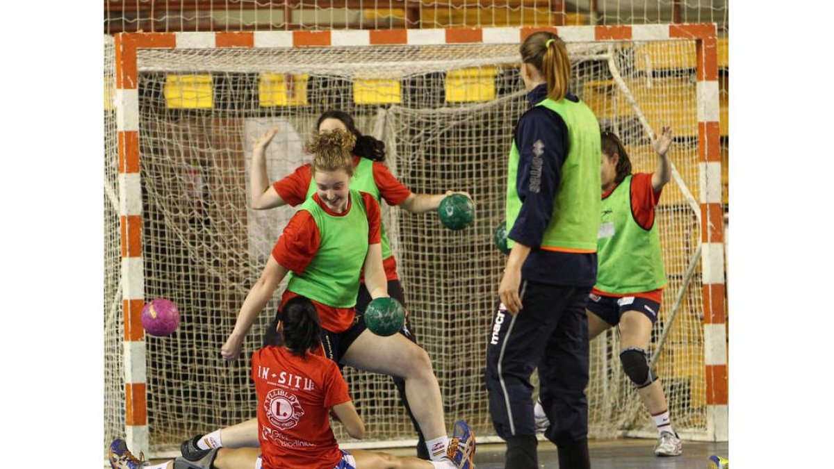 Las jugadoras del Cleba durante un entrenamiento