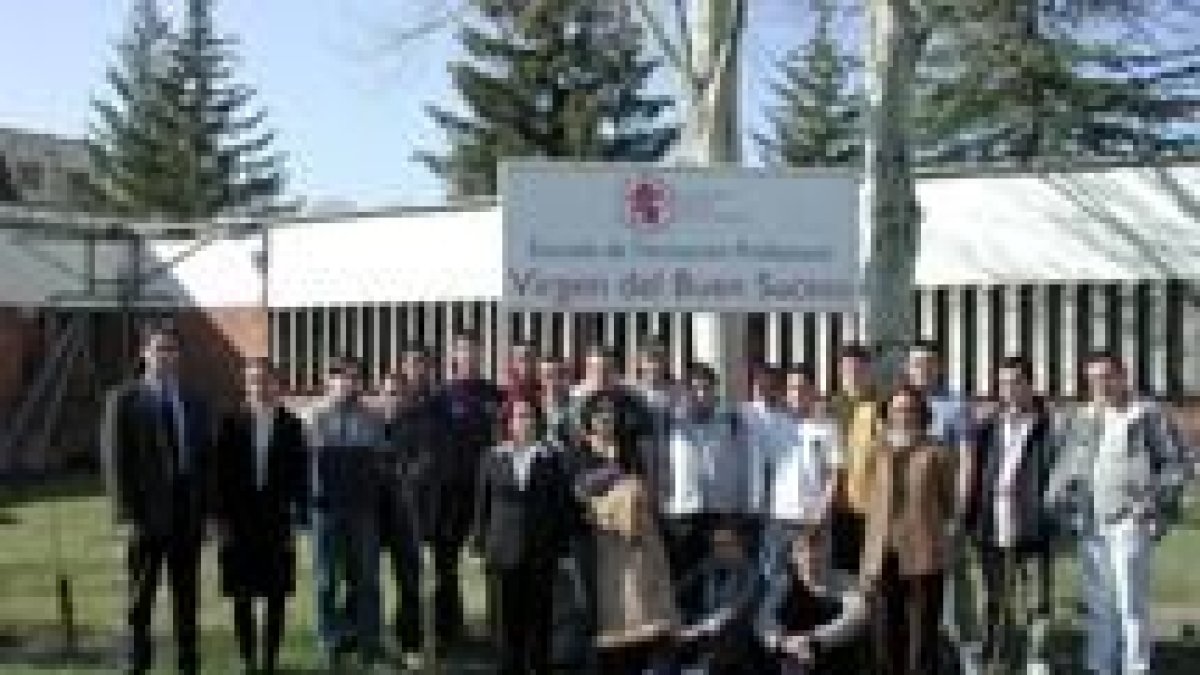 Fotografía de familia de los alumnos de la escuela de FP de La Robla