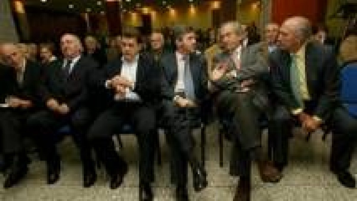 Vázquez, junto a otros cargos socialistas, se metió en el bolsillo a todos los asistentes a su mitin
