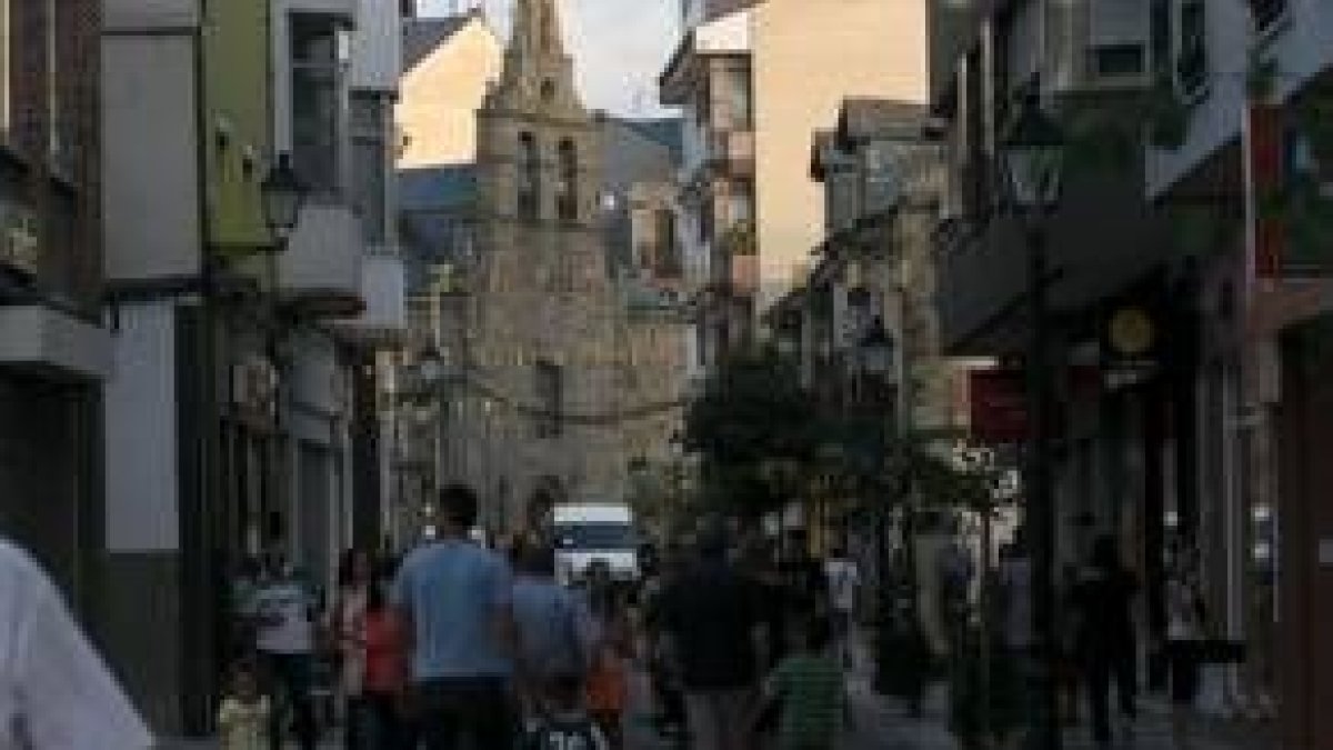 Los populares critican la falta de limpieza en algunas calles de la villa