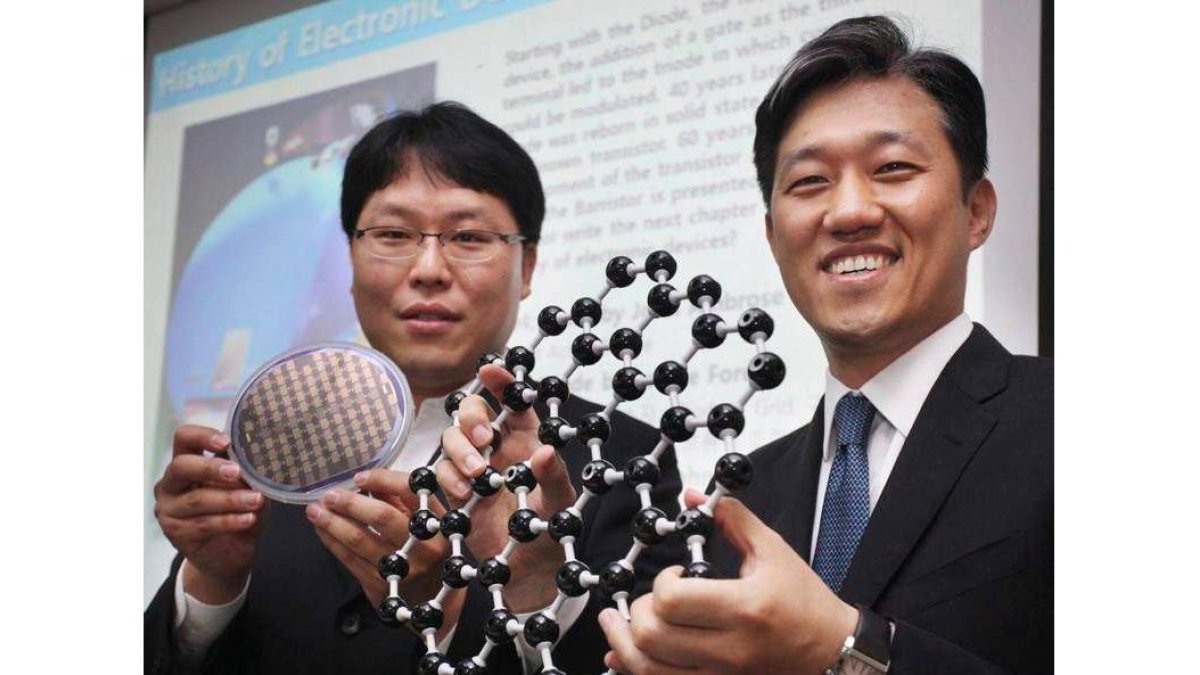 Samsung Electronics Co. presenta la estructura de un nuevo transistor fabricado con grafeno.