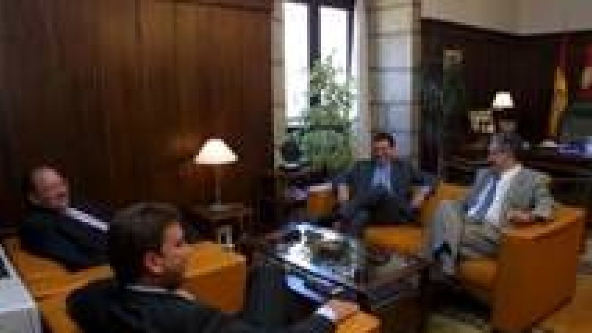 Carlos López Riesco recibió a Eduardo Fernández y a Luis Miguel González en el Ayuntamiento
