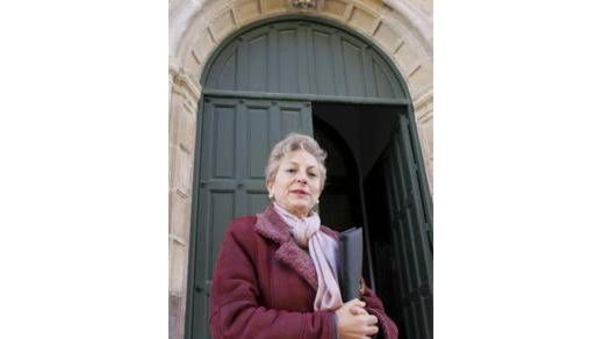 Angelita Bajo, poco antes de entrar a la Audiencia Provincial