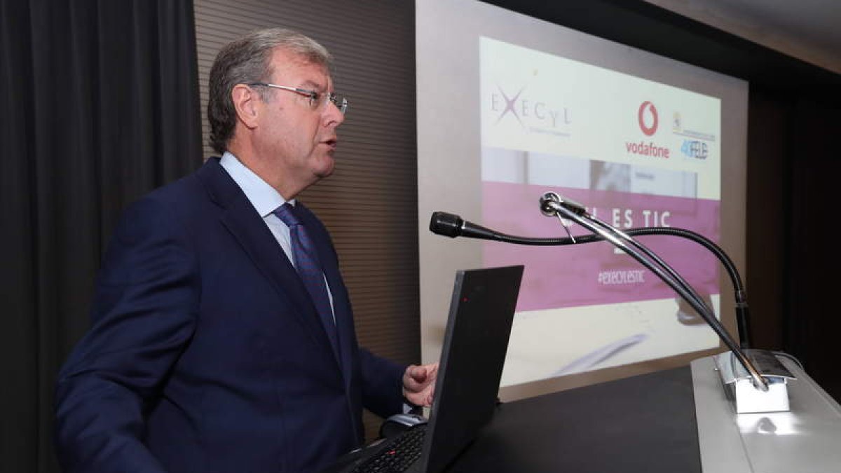 Antonio Silván inauguró la jornada de la Fundación para la excelencia empresarial. RAMIRO