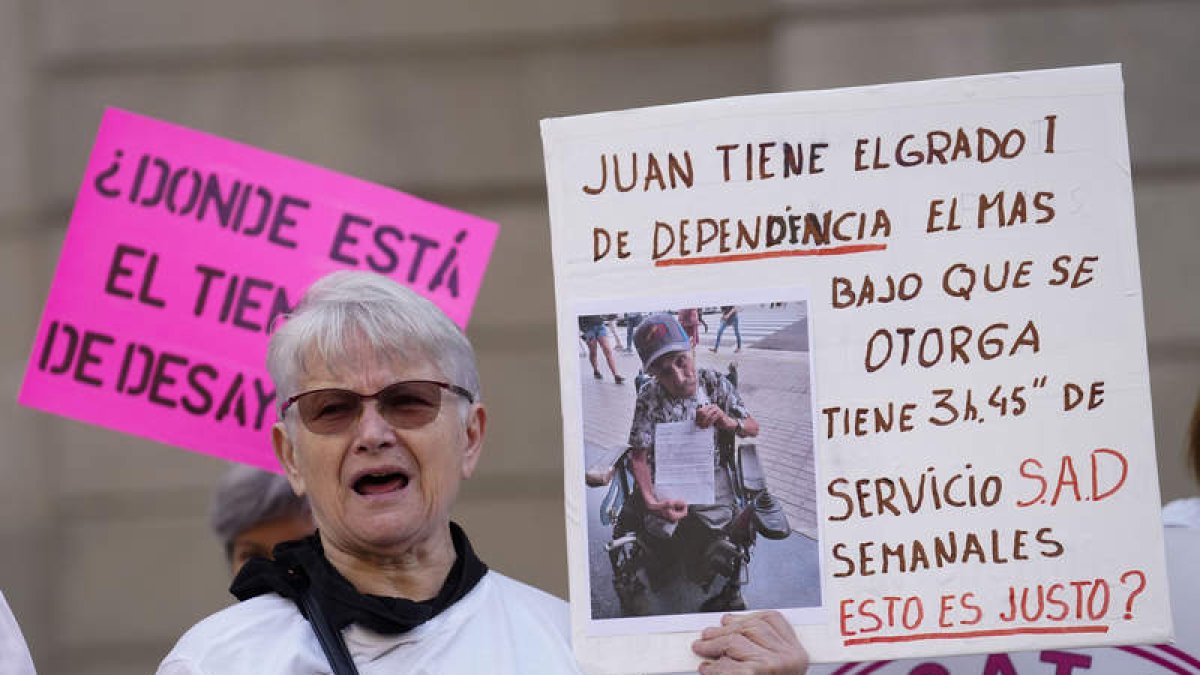 Una de las trabajadoras que se manifestó ayer en Barcelona. FIRMA