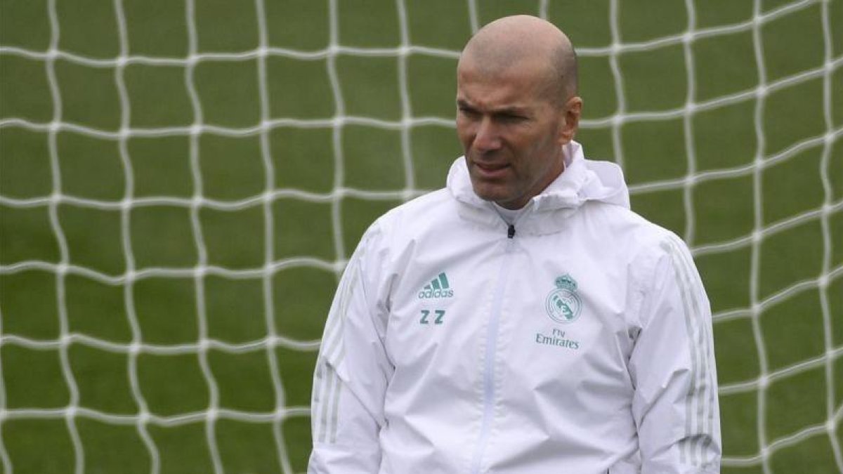 Zidane, en el entrenamiento de este martes en Valdebebas.