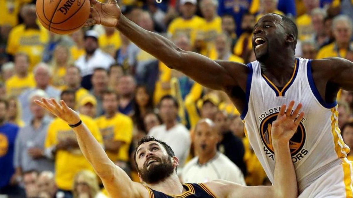 Green tapona un tiro de Love en la victoria de los Warriors ante Cleveland (104-89)