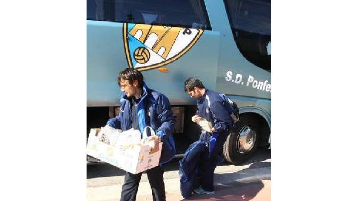 Momento en el que el equipo salió ayer hacia Pamplona.