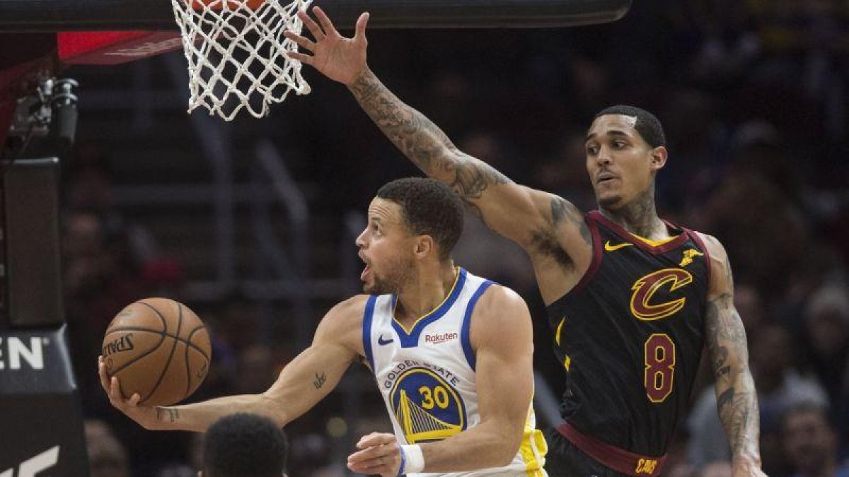 Stephen Curry logró 42 puntos.
