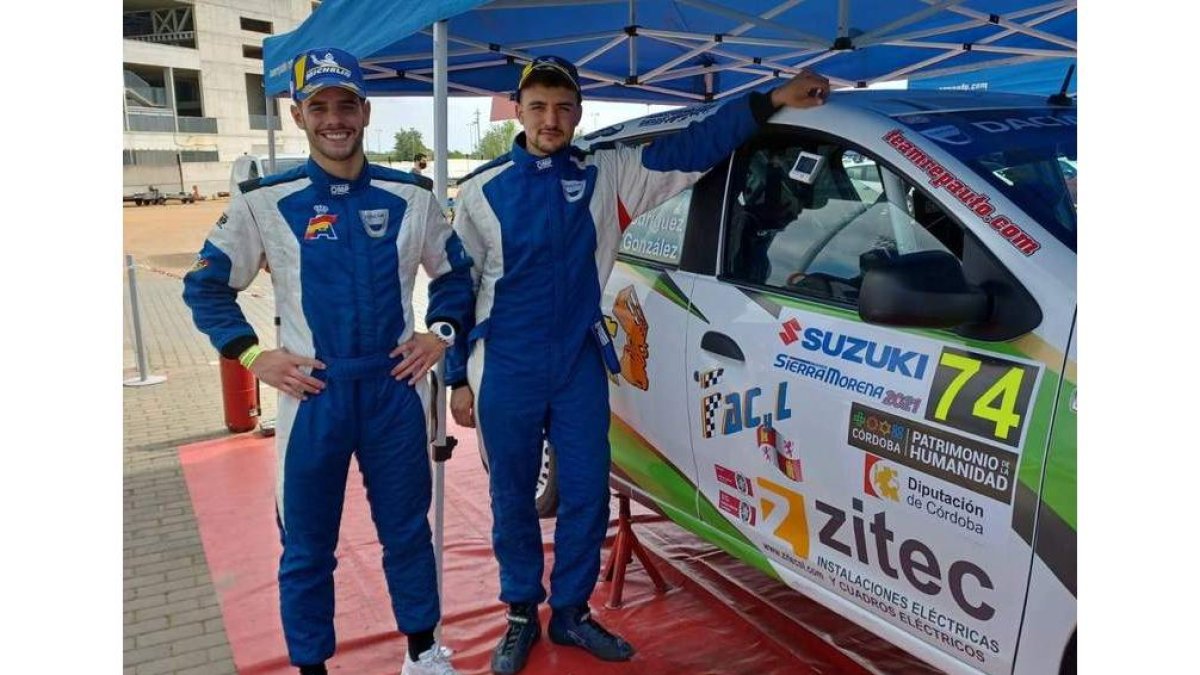 Ángel Rodríguez ‘Chili’ y su copiloto Alberto González. DL