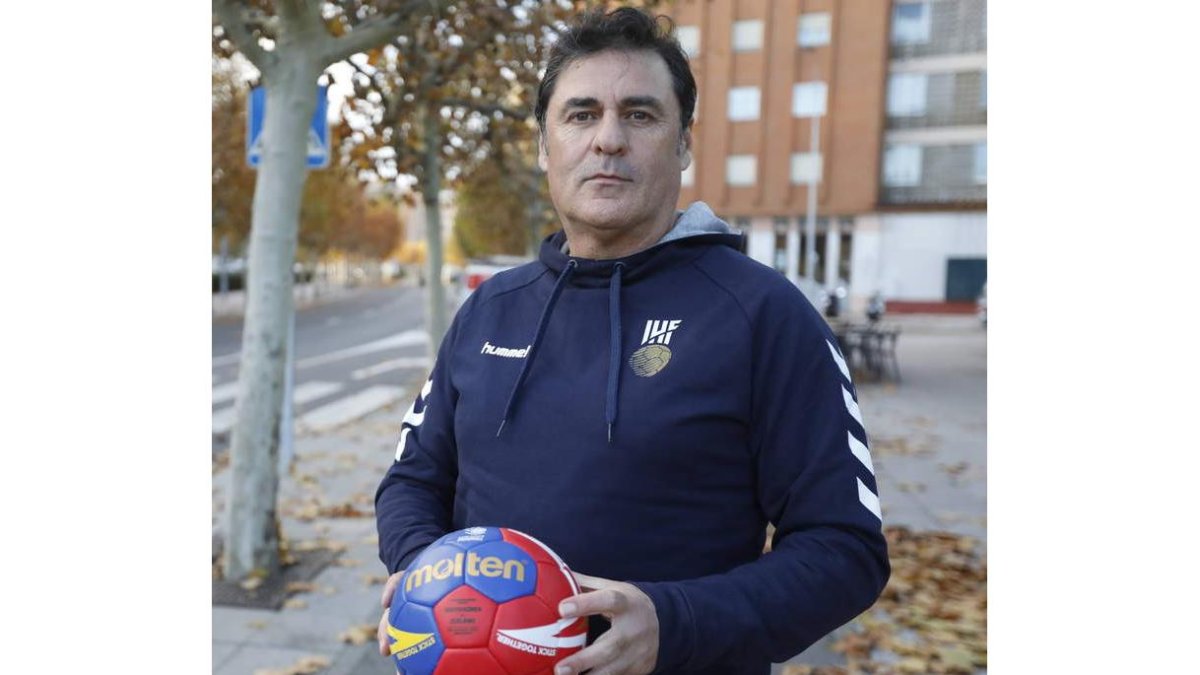 Antonio Martín Franco es el único delegado federativo español que acudirá al Mundial femenino. RAMIRO