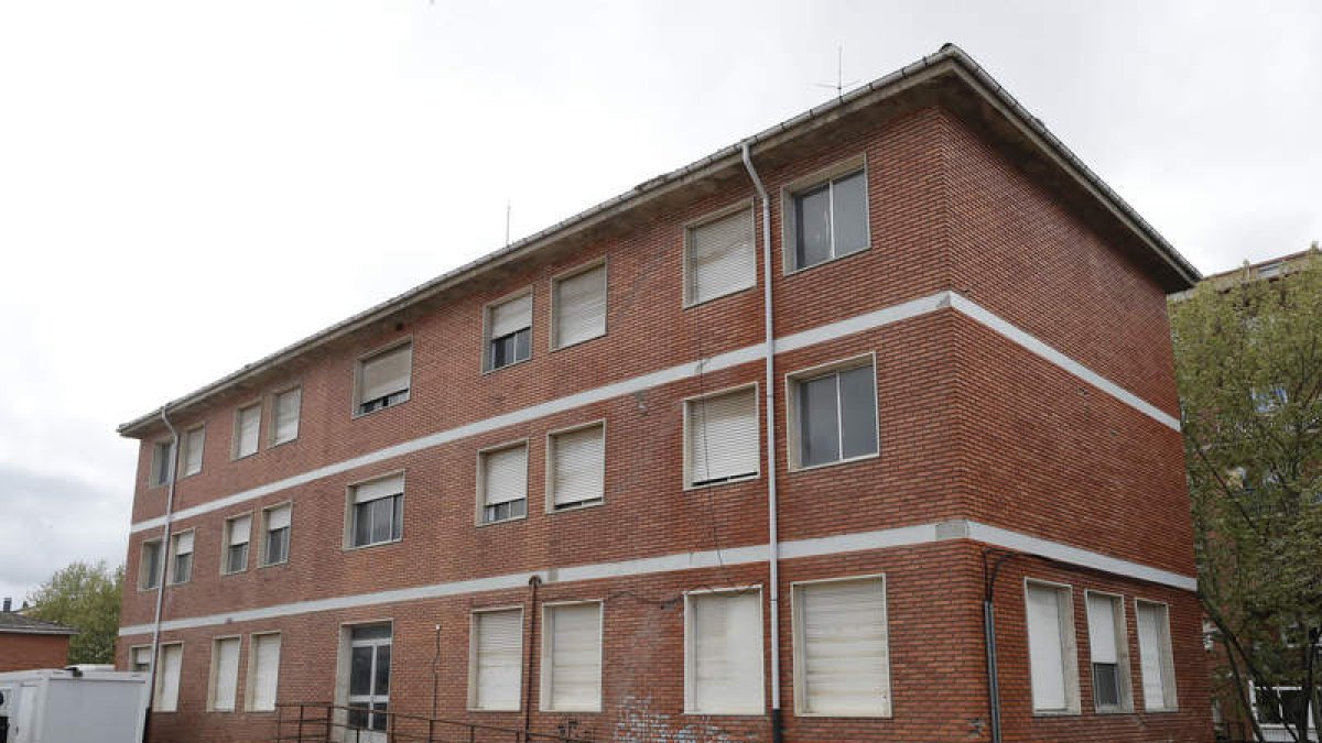 Imagen del edificio aledaño a la estación donde está previsto implantar el SIC. L. DE LA MATA