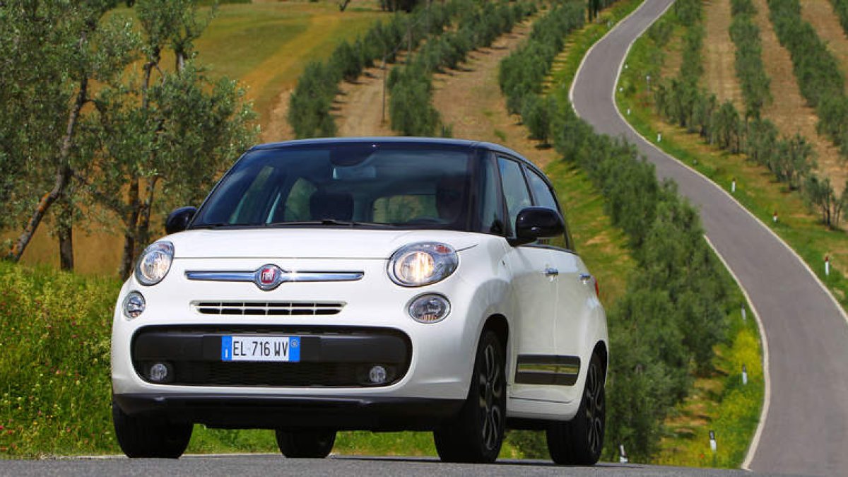 La versión «L», Bien reconocible como integrante de la exclusivista gama Fiat 500.