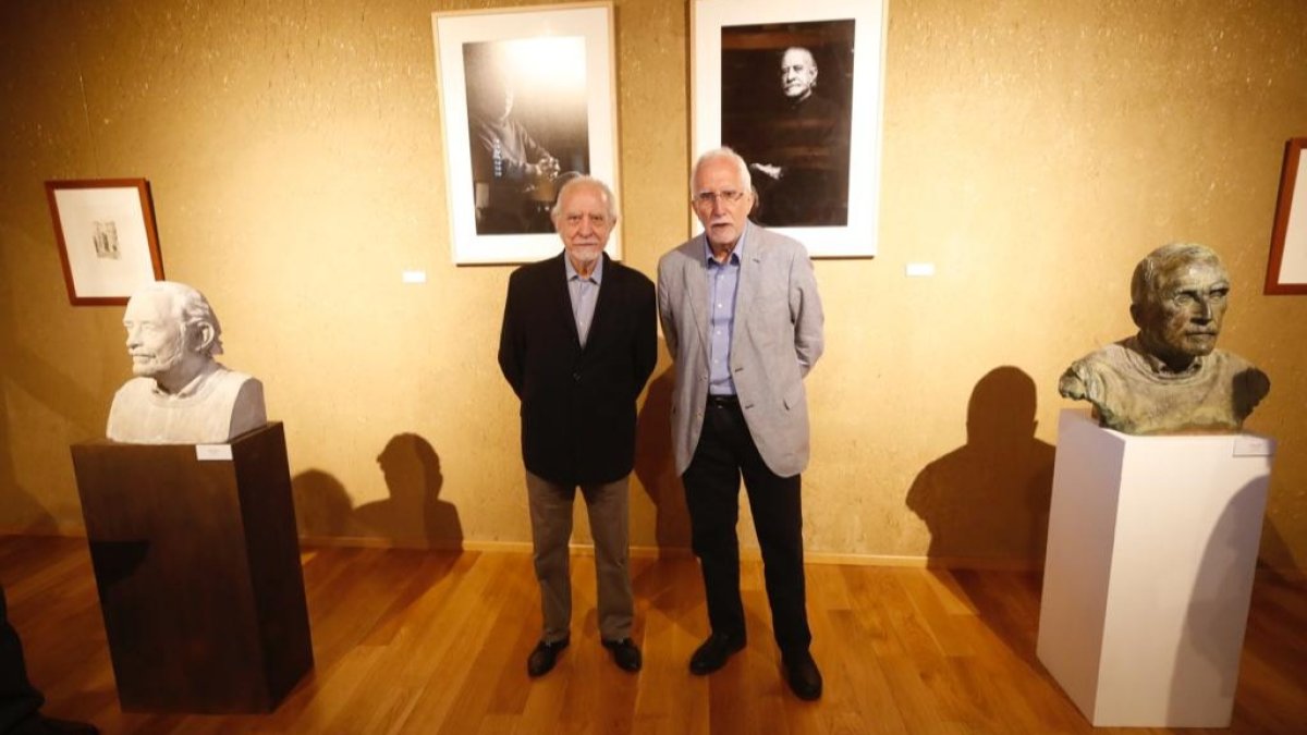 José María Merino y Luis Mateo Diez en la Panera del Mihacale de Gordoncillo. RAMIRO