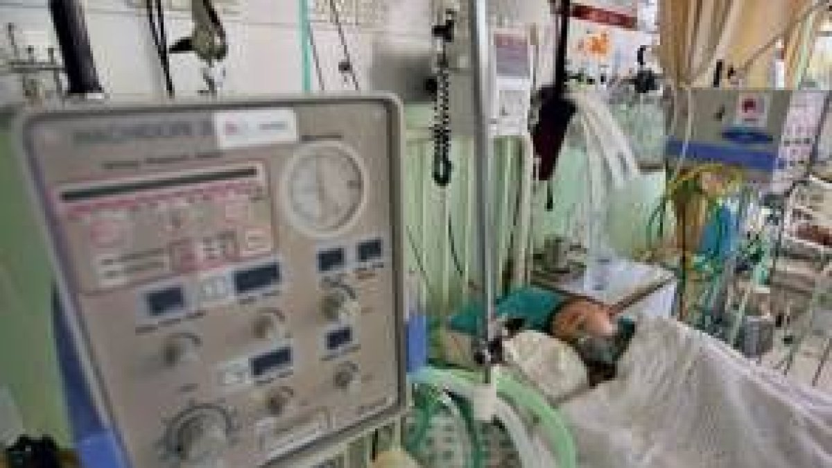 En los hospitales de Gaza sólo los enfermos terminales tienen luz y agua las 24 horas del día