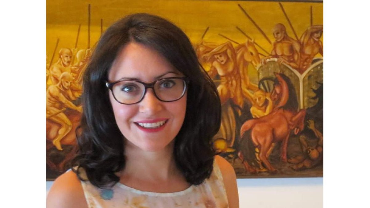 La artista Ana Newvillage, que expone en San Marcelo.