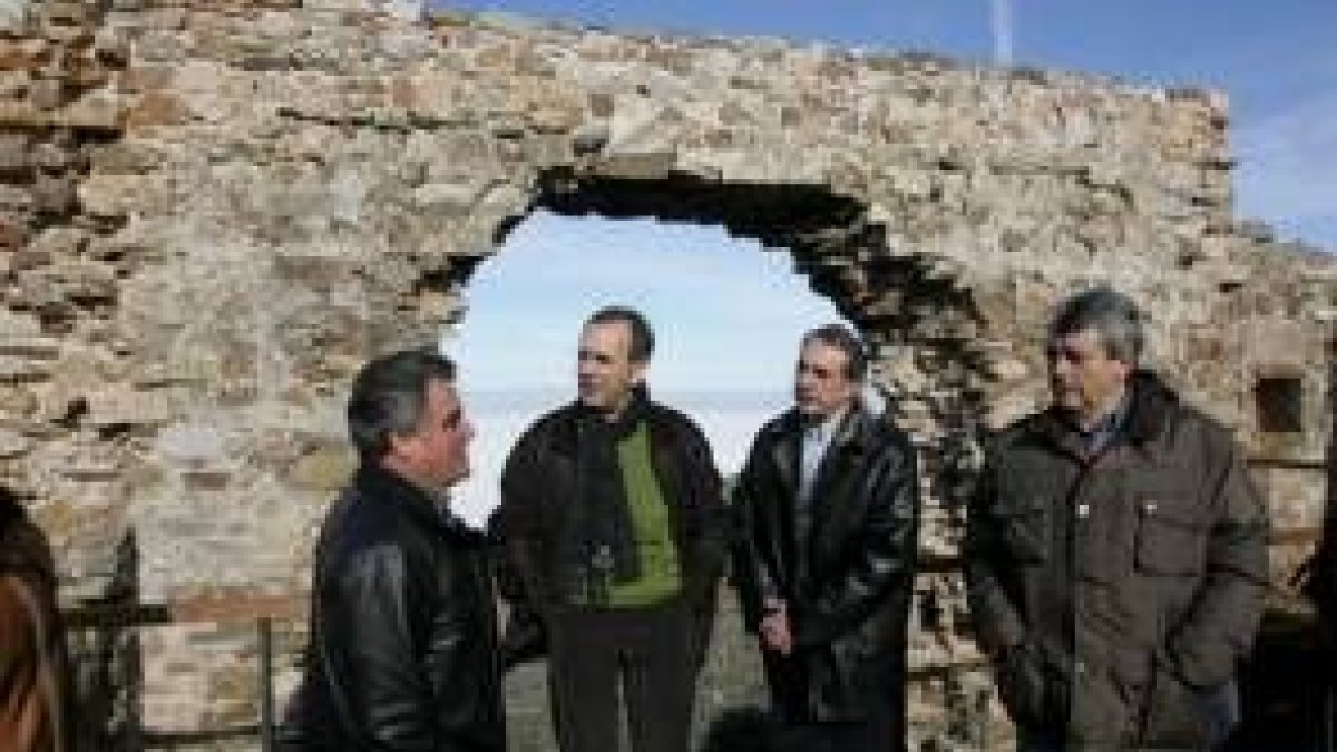 La comitiva de Alonso visitó el castillo después de Las Médulas