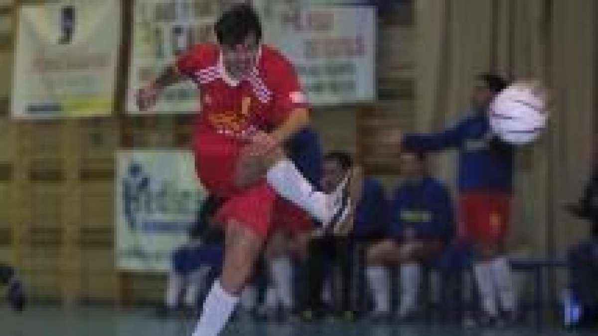Luisjo volvió a aglutinar ante el Vigo el juego ofensivo del equipo marmolero