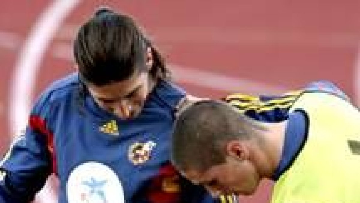 Sergio Ramos, a la izquierda, charla con Torres antes de la sesión