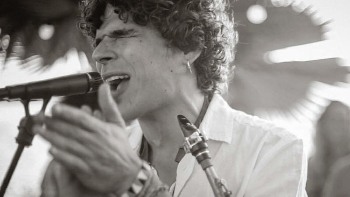 Una de las actuaciones estrella del festival, el saxofonista y cantaor Antonio Lizana. ANA SOLINÍS
