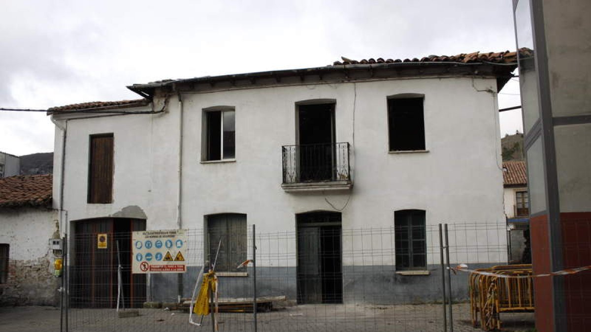 Fachada del edificio municipal. CAMPOS